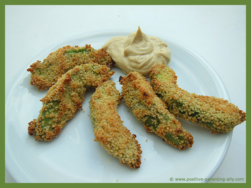 Kids snack recipes with avocado: Deliciuos avocado dippers as a quick mini meal for kids. 