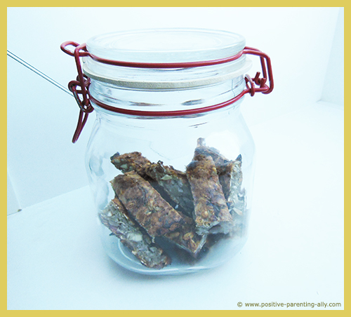 Easy kids snacks to store in a jar like cookies. Healthy banana snacks. 