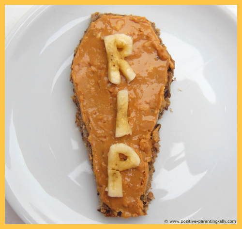 Fun and healthy Halloween finger foods for kids: Coffin sandwich with RIP for Halloween
