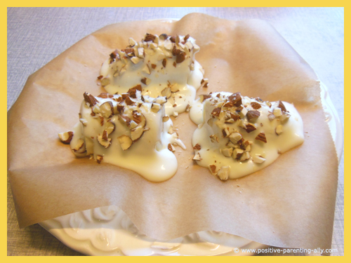 Crunchy cold banana pieces with almonds and yoghurt.