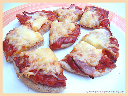 Healthy and quick snack for kids: Pita bread pizza snack.