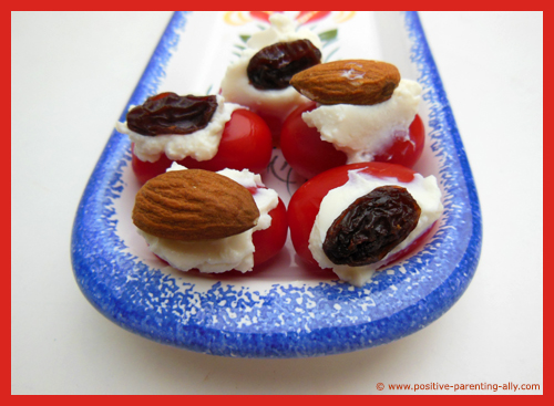 Delicious kids snack recipe easy to do after school with tomatoes and cream cheese.