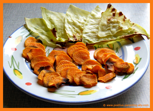 Delicious cabbage and sweet potatoe chips for kids and toddlers. 