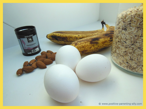 Ingredients for sugar free cookies with banana, oats and almonds.