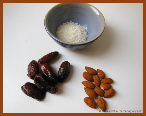 Healthy snack for kids: ingredients almondy date balls.