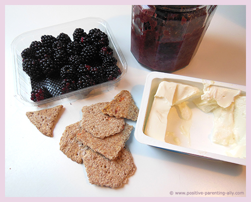 Ingredients for healthy afternoon snack: blackberry and crackers.